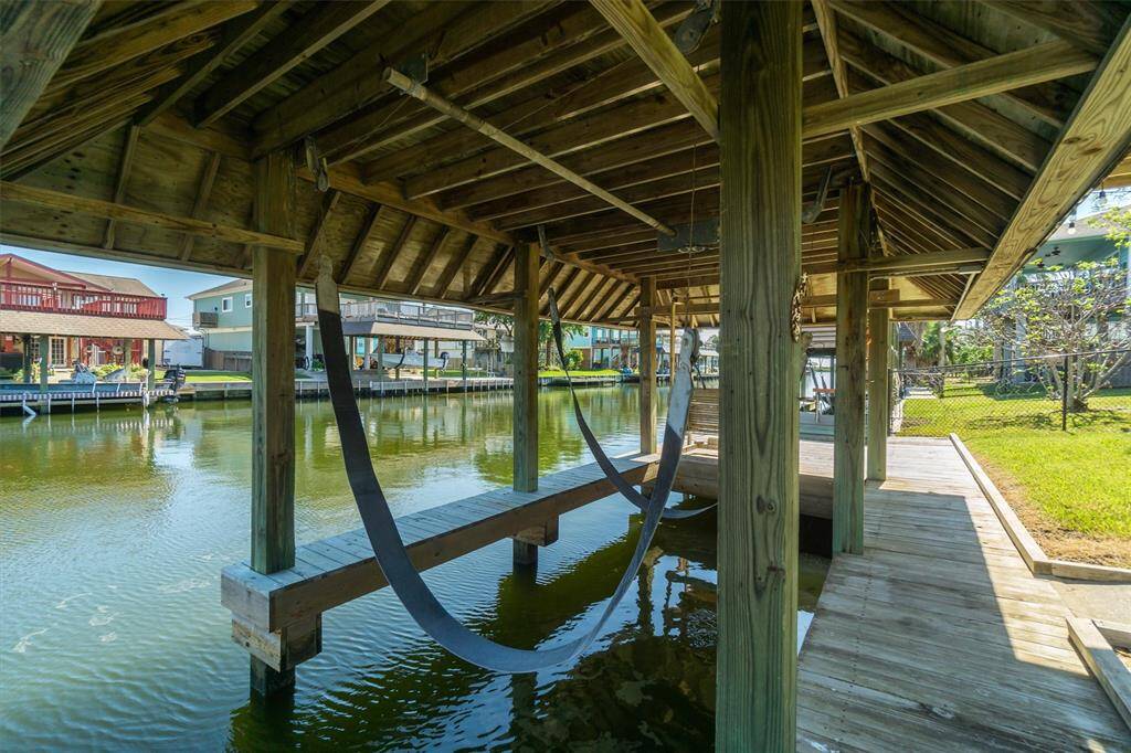 The boat sling is just waiting on your boat! Lots of fish and crab in the canals too