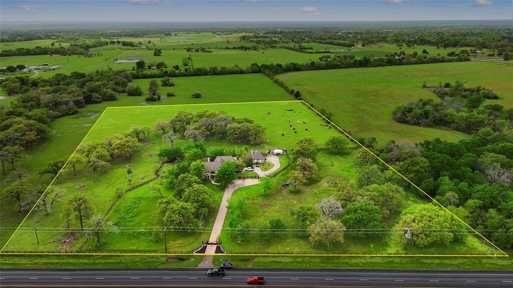 Welcome home to 26179 Hwy 6!