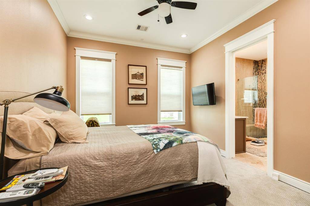 Secondary bedroom downstairs with ensuite bath.
