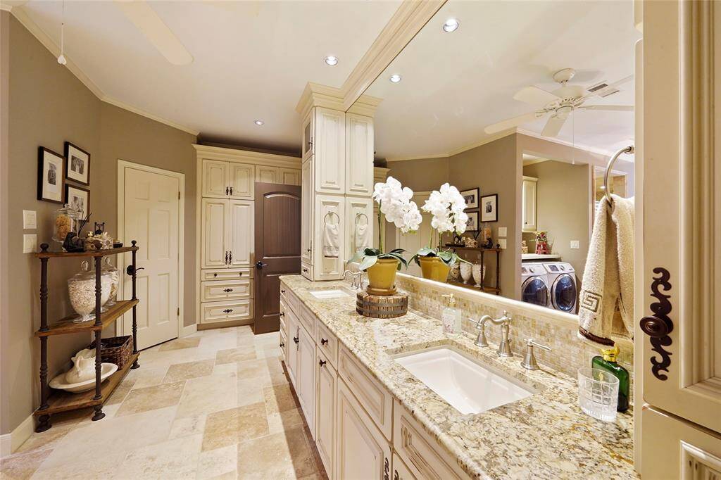Primary bath w/ granite counters & travertine flooring.