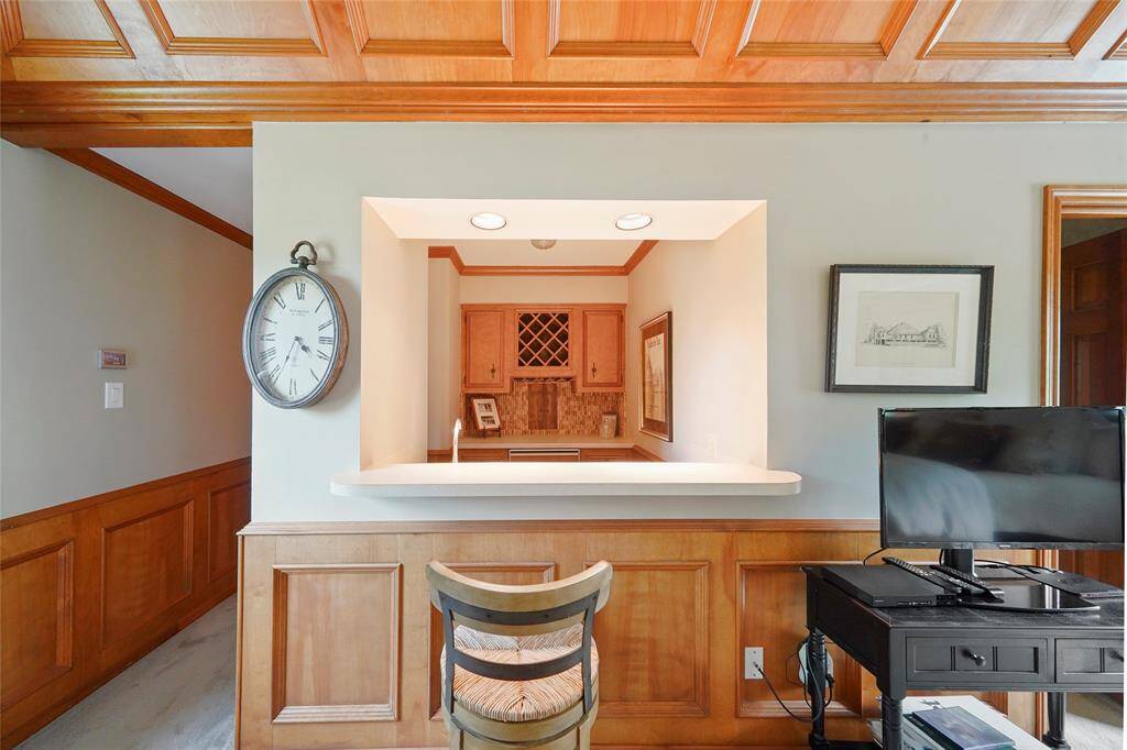 Upstairs wet bar!