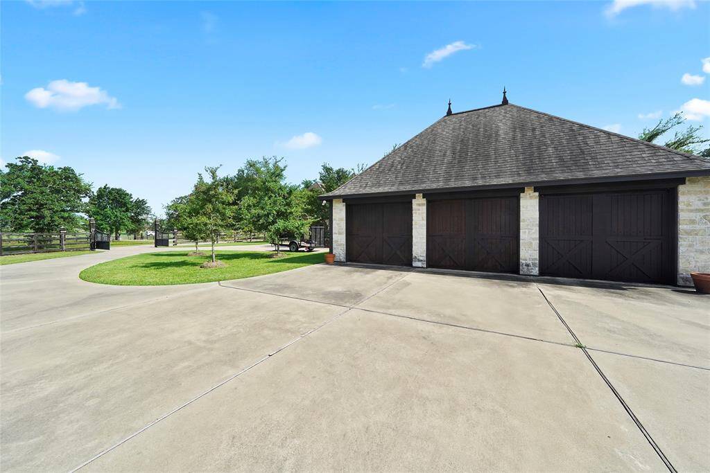 Detached 3 car garage!