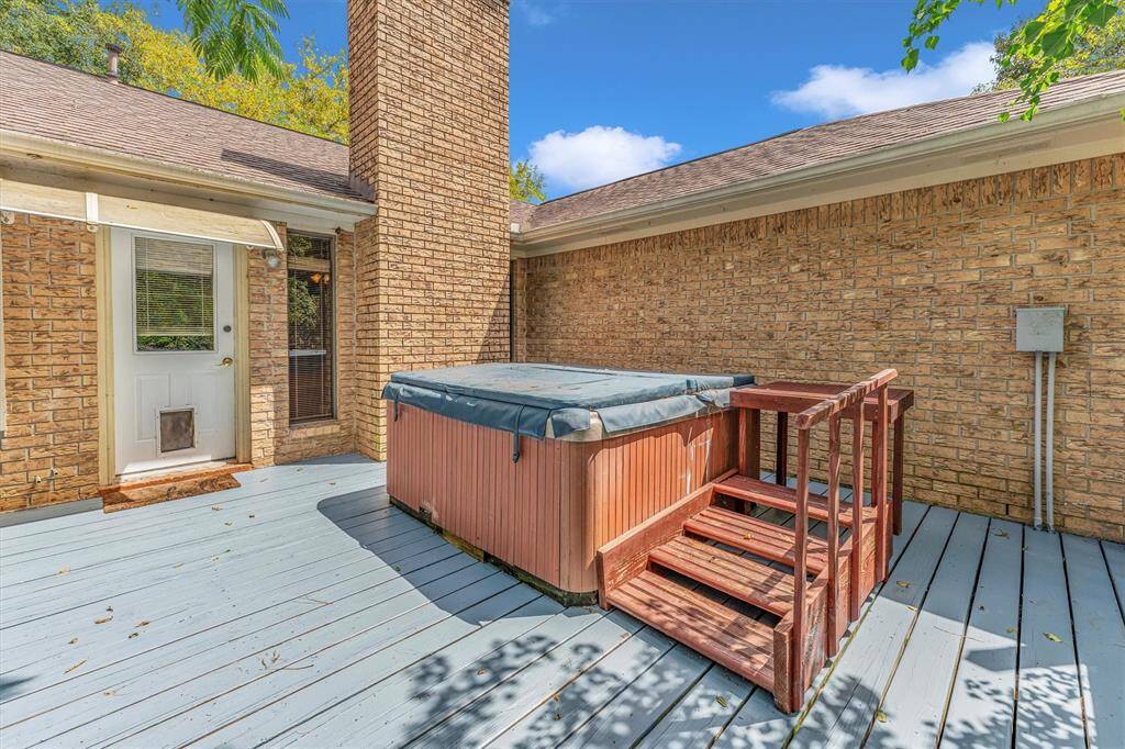 Outdoor hot tub