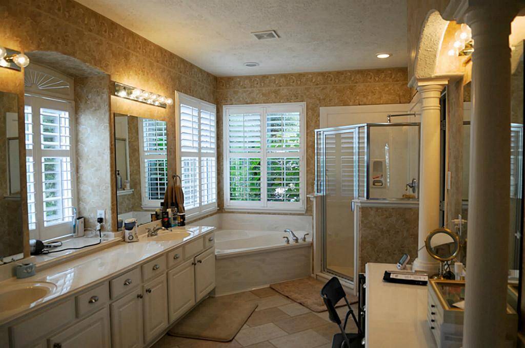Large master bathroom with Whirlpool tub, separate shower room.