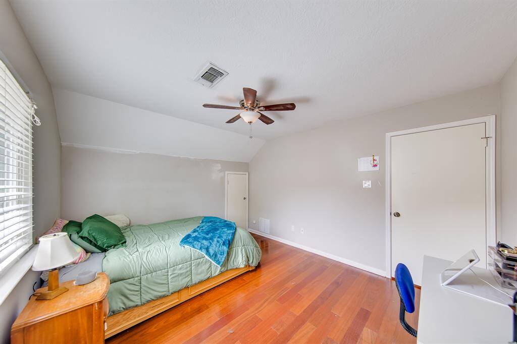 Upstairs secondary room