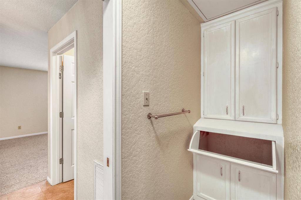 Laundry chute