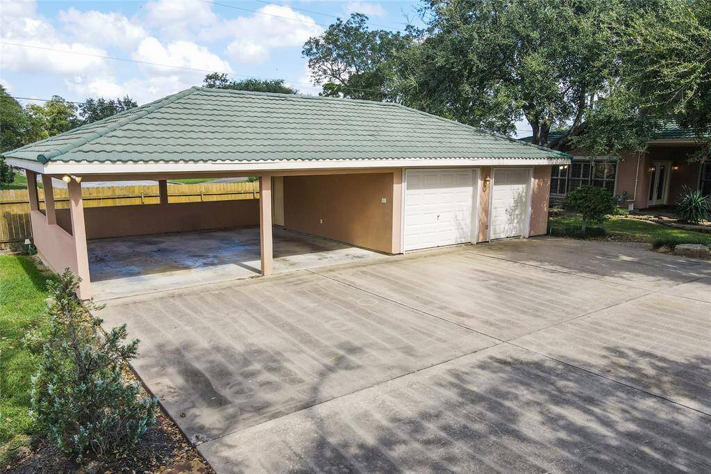 wo carports and 2 garages.