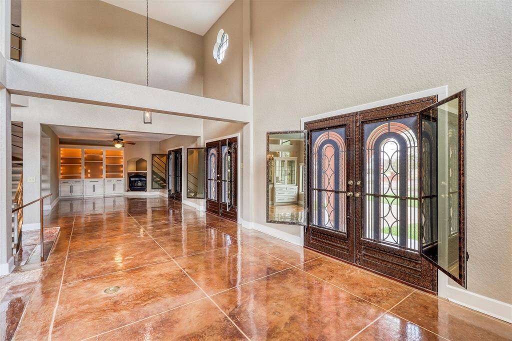 All of the front doors can be opened to allow the breeze in on a cool day.