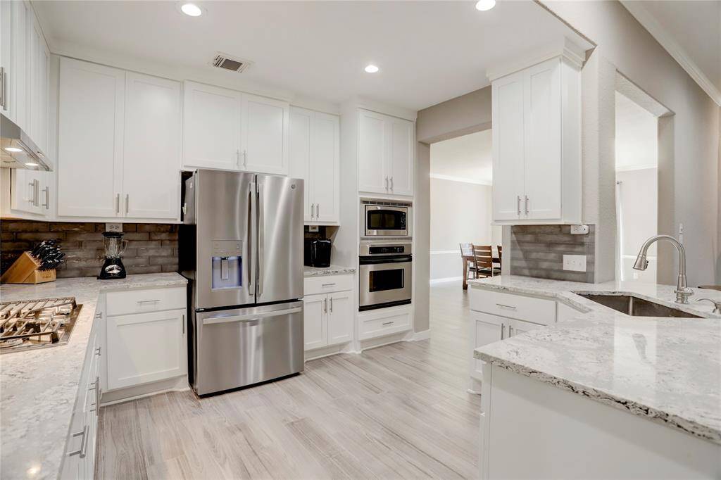 KITCHEN HAS PLENTY OF CABINETRY OFFERING TONS OF STORAGE SPACE.