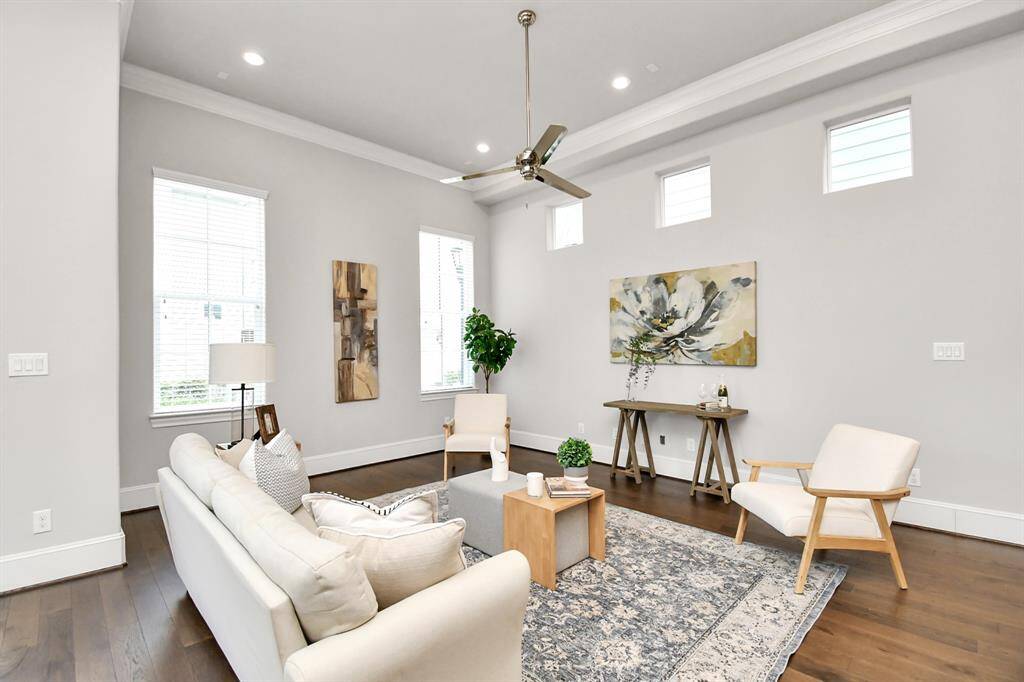 Spacious living room (15x21) offers versatile layout possibilities.