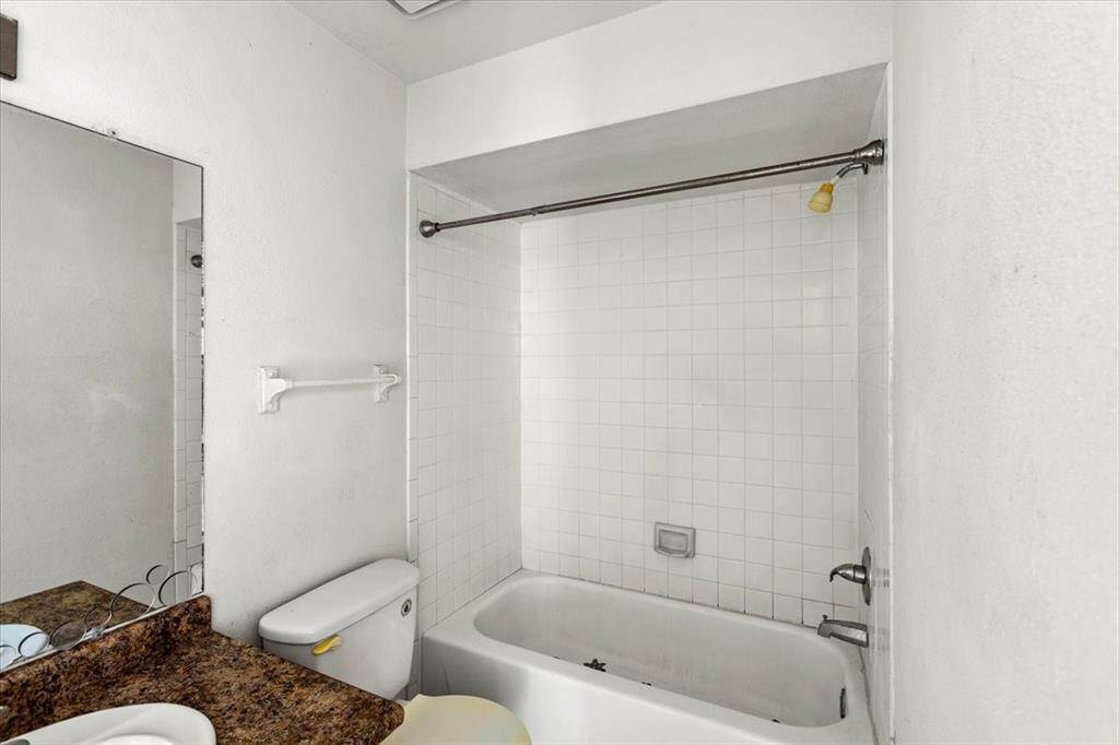 Primary bath tub/shower combo.