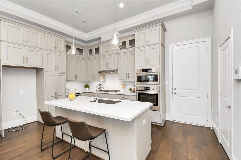 Top-of-the-line stainless steel appliances!