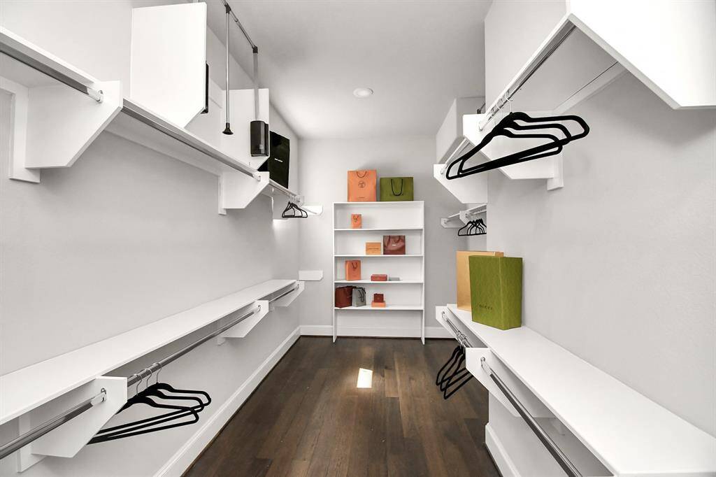 Beyond the bathroom,you'll discover a spacious walk-in closet, offering plenty of room for your belongings.