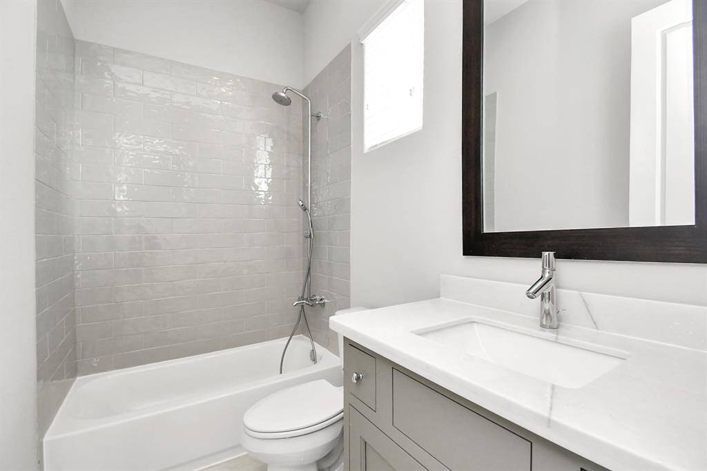 Secondary bathroom located inside the secondary bedroom. Bright and spacious with marble counters.