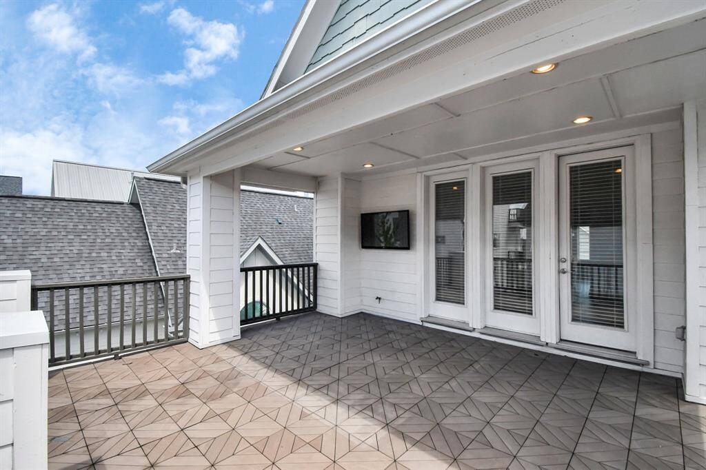 This balcony is partialy covered and perfect for entretaining! Tv is included!!