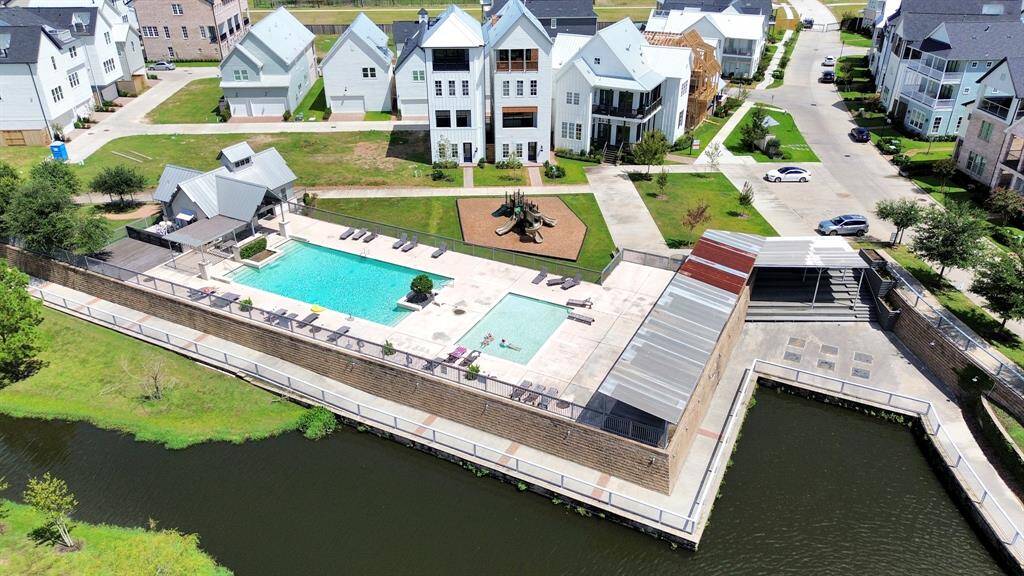 Areal view of the community. One regular pool and one kids pool (3ft) . You can see the kids park behing the pool. Doggie park is on the left.