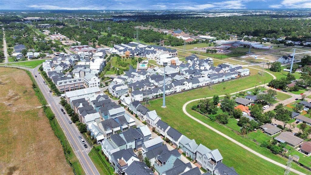 Kolbe Farms is almost complete! Welcome to an amazing community where you can enjoy suburban life right in the city with easy access to i10, beltway 8, 610 and 290! The most convenient location!
