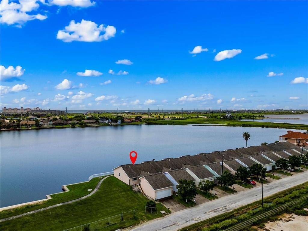 So much lake space for SUP's, kayaks, canoes and paddleboats.
