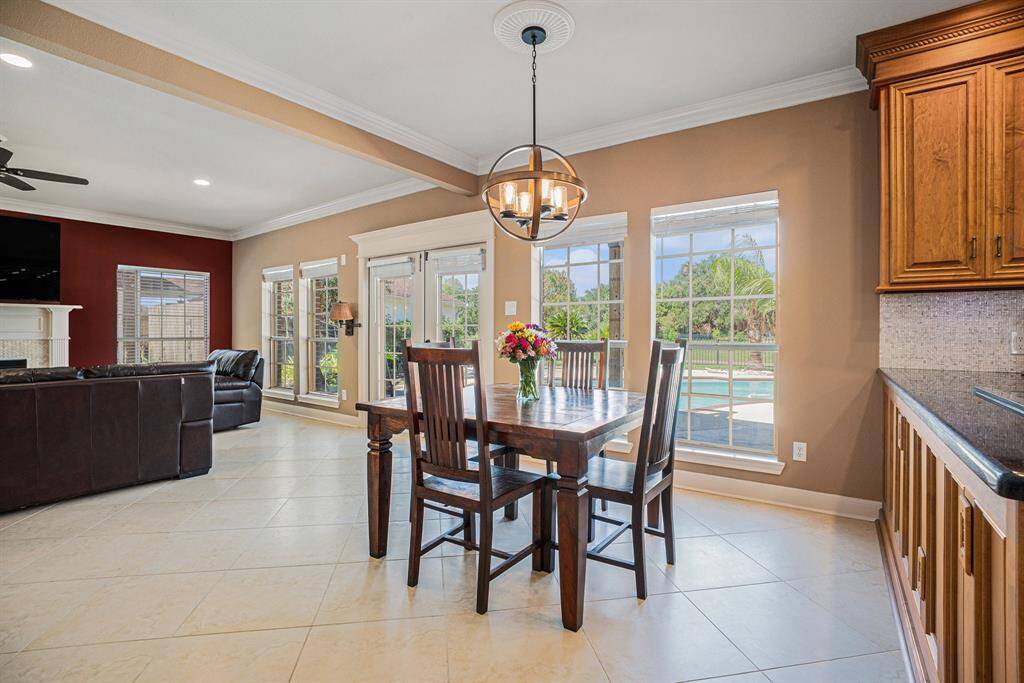 Breakfast area with an amazing view of the pool and the golf course