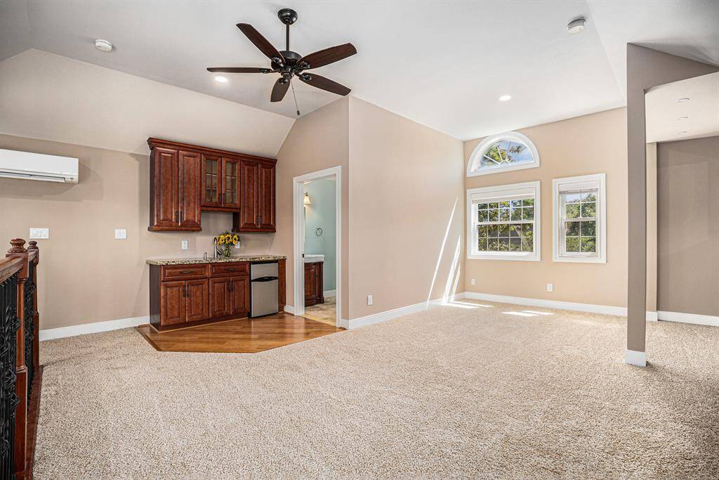 Guest suite with brand new carpet