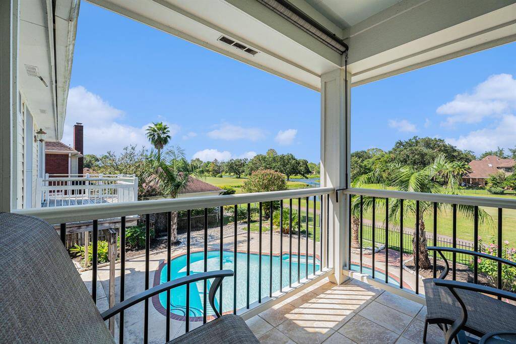 Second balcony off of the guest suite
