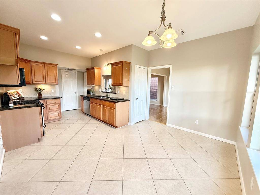 Another view of the kitchen from the breakfast area