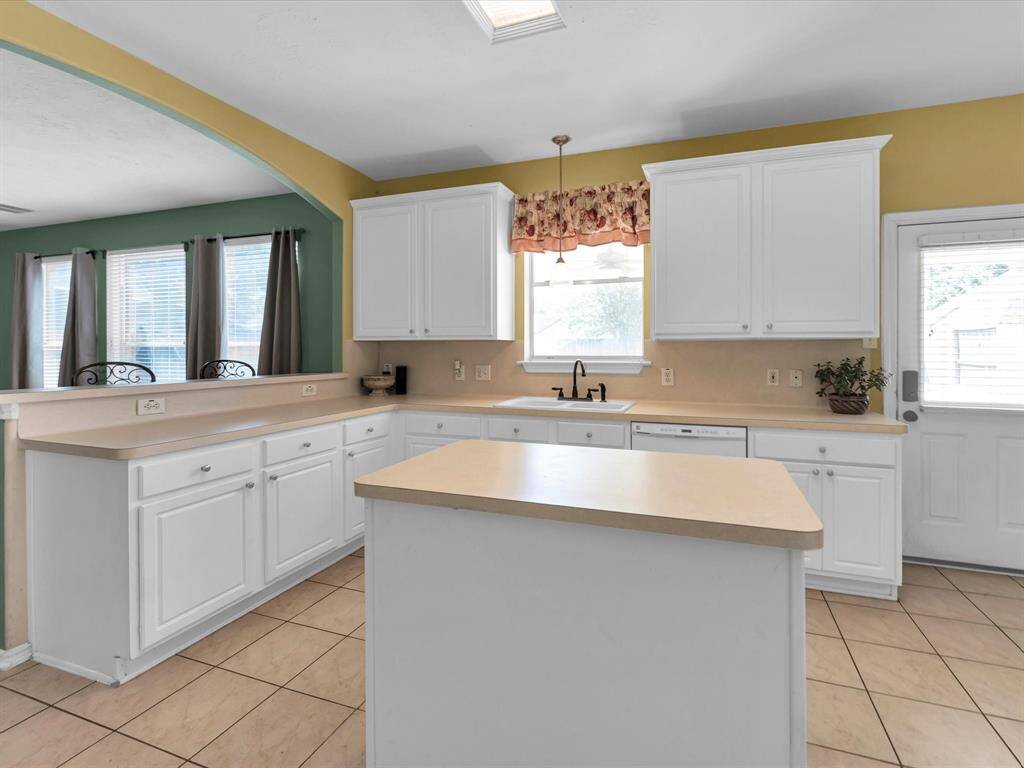 This kitchen boasts so much counter space and cabinet space! There will always be a place for everything and room to create yummy meals without being crowded.