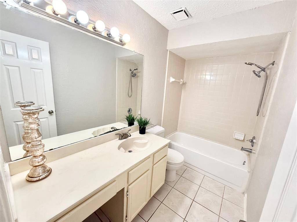 Second bathroom.