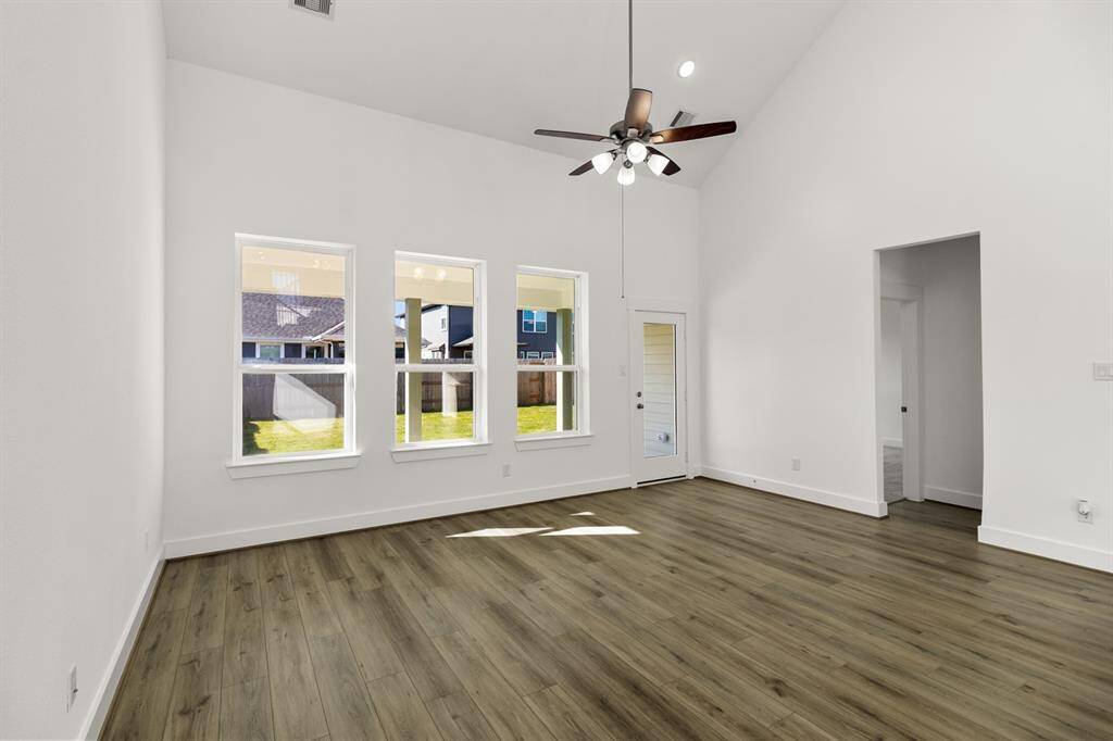 The sunshine fills the windows of this home, giving you the most radiant natural light!