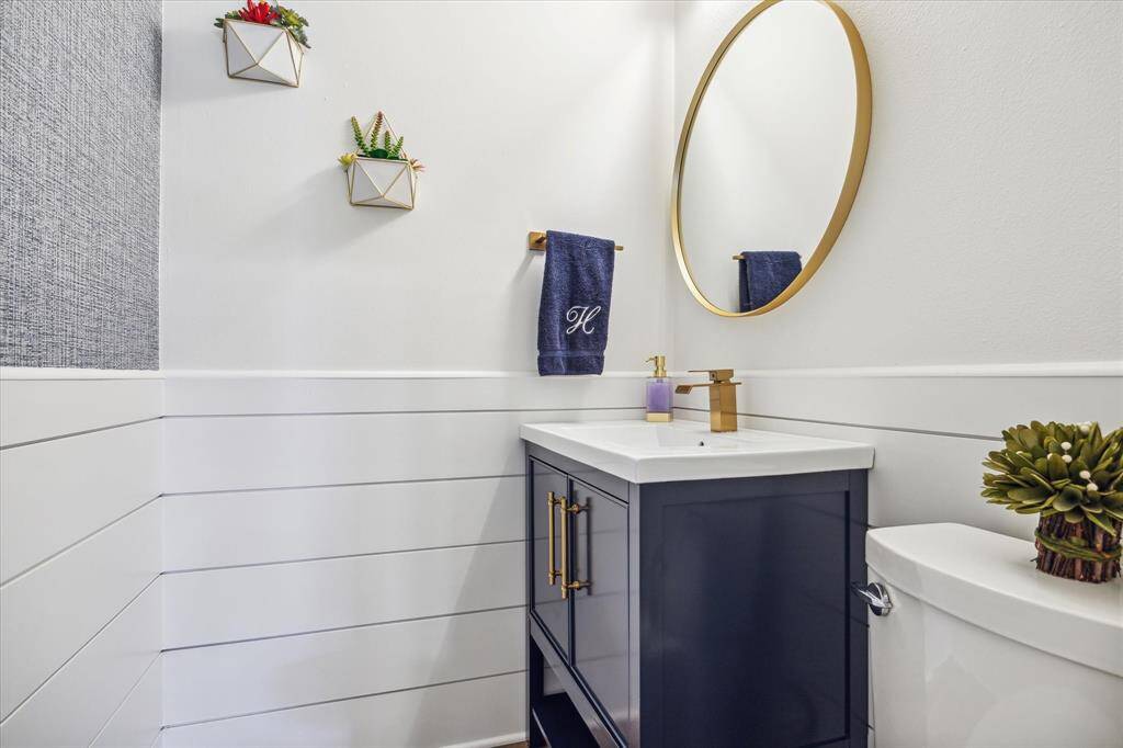 Half bath off of game room/possible 5th bedroom