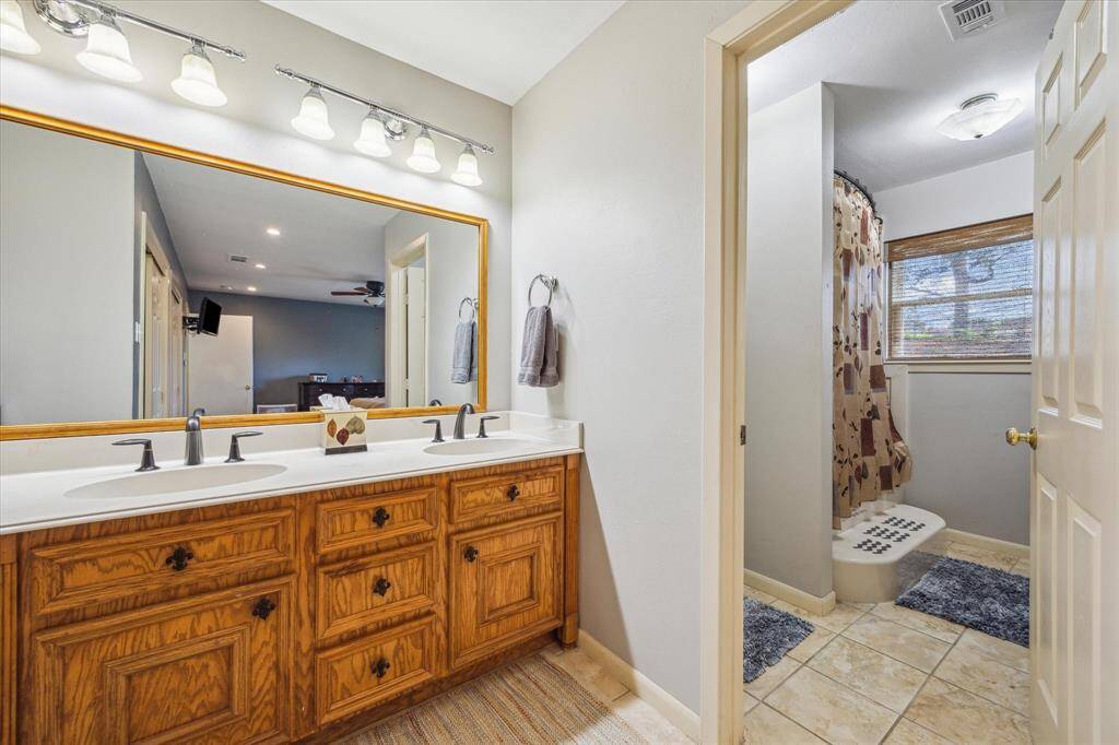 Primary bath, double sinks, tub with shower