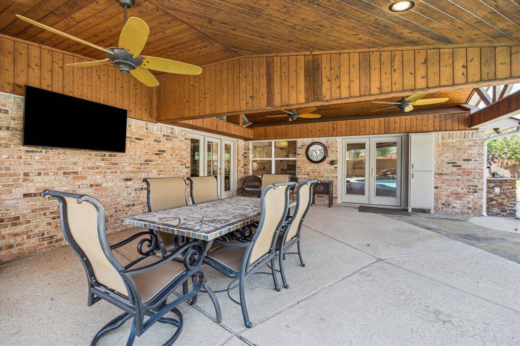 Covered outdoor entertaining area with big screen TV