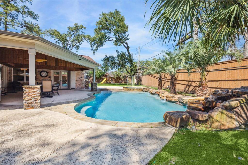 Fabulous backyard for outdoor entertaining