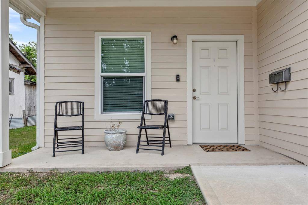 Enjoy the weather as it cools down and relax in the afternoon on your front porch!