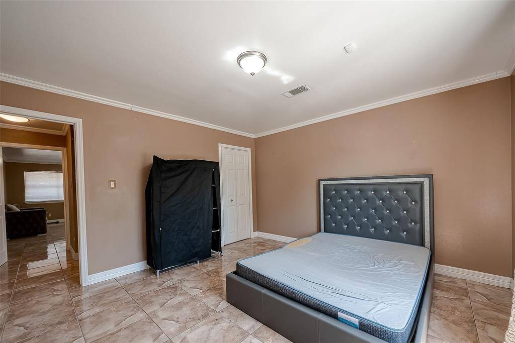 Spacious bedroom 2