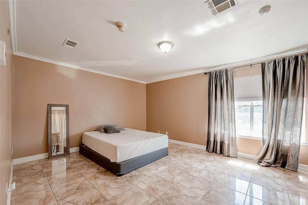 Spacious bedroom 1