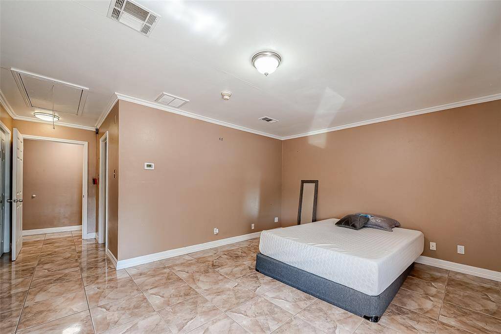 Spacious bedroom 1