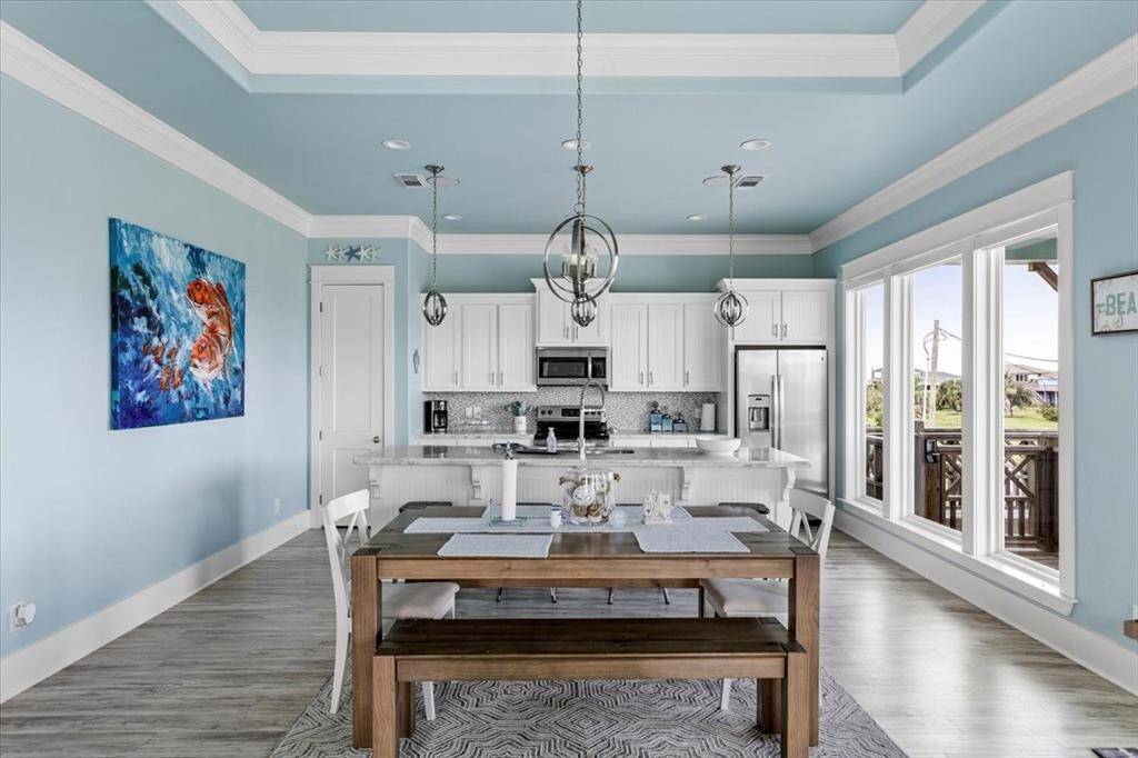 Breakfast area and kitchen.