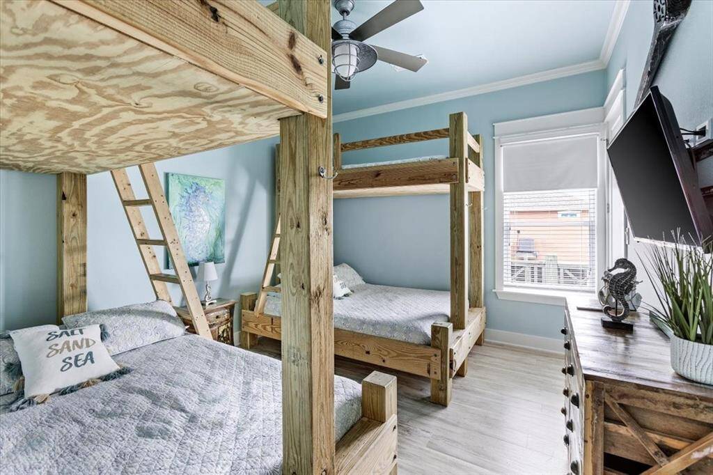 Guest bedroom with custom built double bunkbeds, TV, and spacious closet. This room can fit 6 guests.