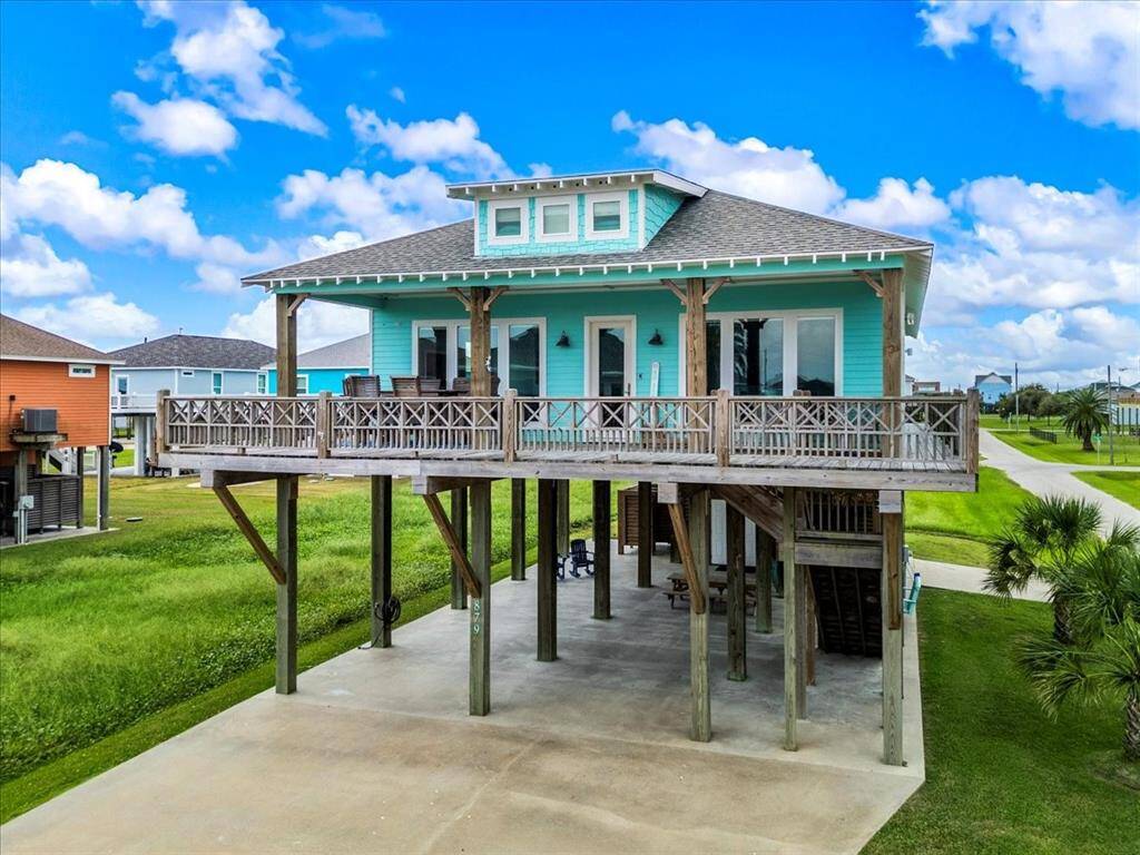 Beautiful front view of the house.