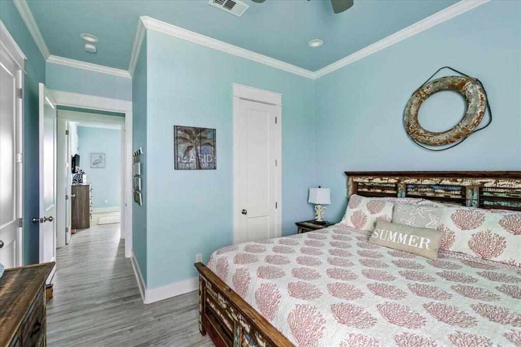 Guest bedroom with spacious closet and ensuite Jack and Jill bathroom. This room has it's own toilet area with a shared shower.