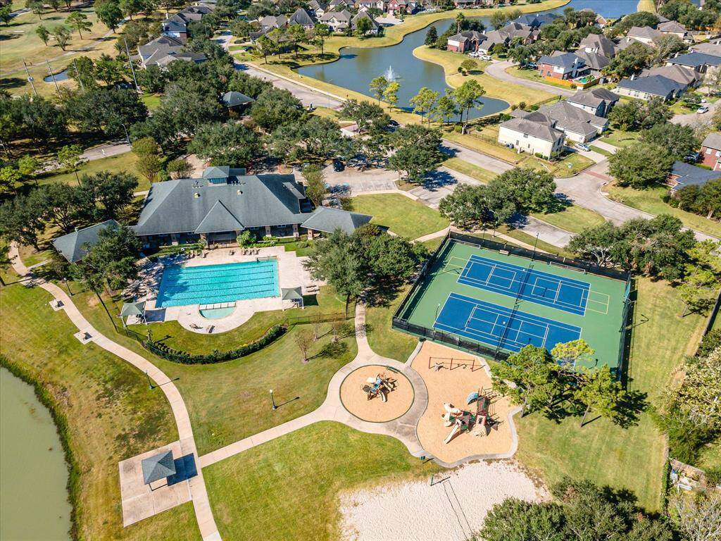 Key outside community amenities are all near by: pool, tennis courts, playgrounds, & volleyball court.
