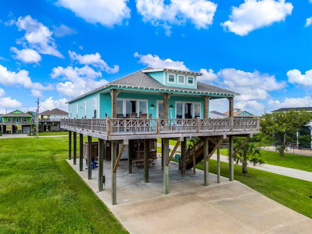 Beautiful front view of the house.