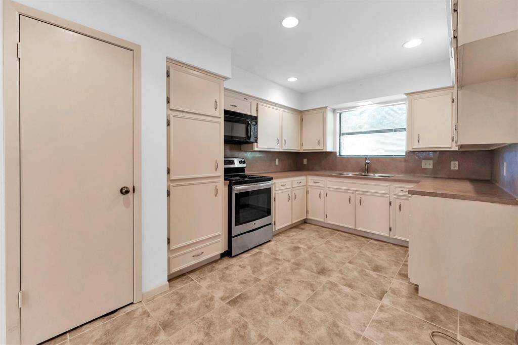 The kitchen provides plenty of cabinet space