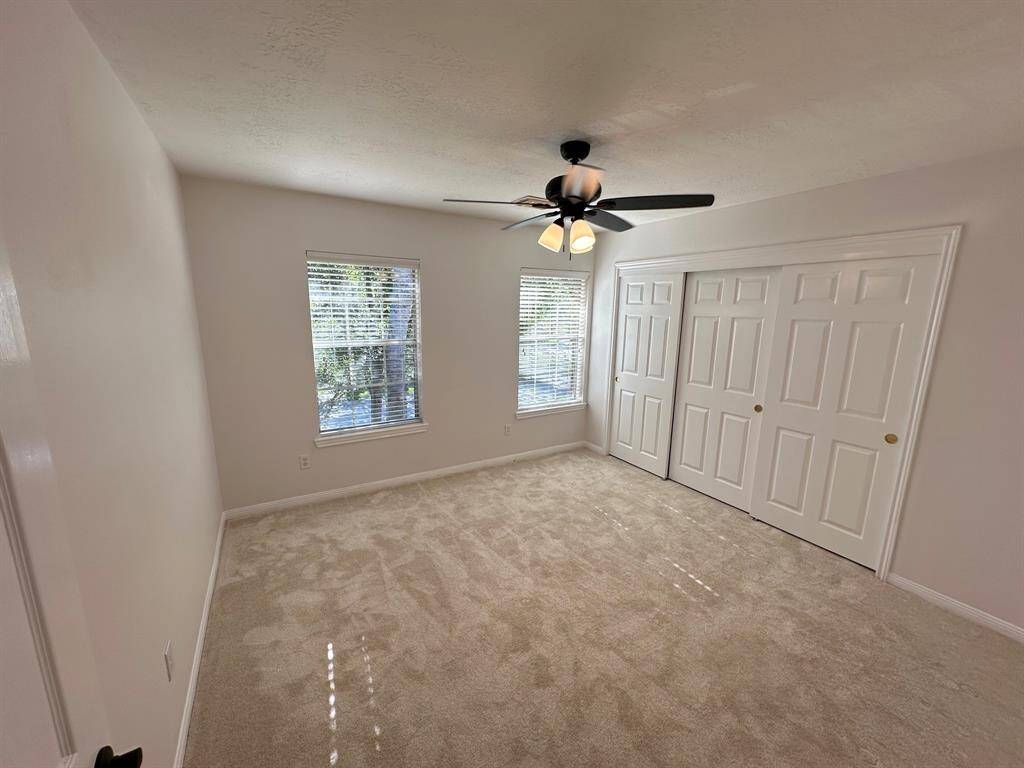 Secondary bedroom.
