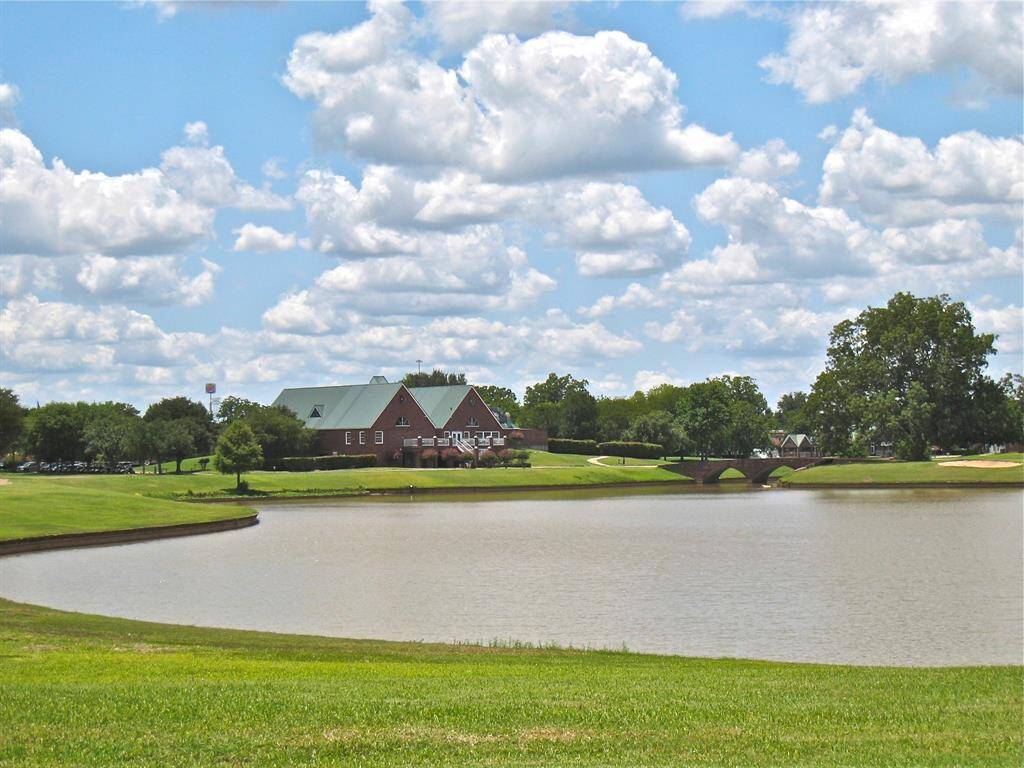 Public golf course, lakes, trails, parks!