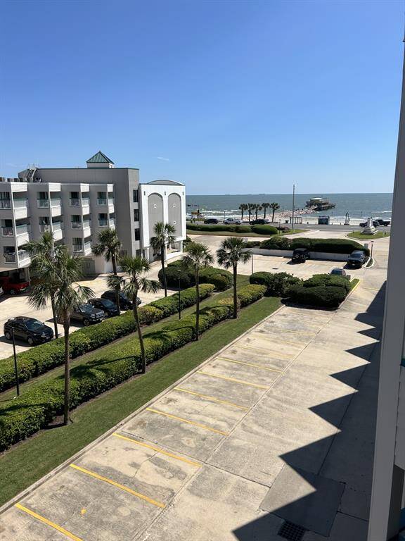 Beautiful view of the Gulf of Mexico and the Casa Del Mar green space.