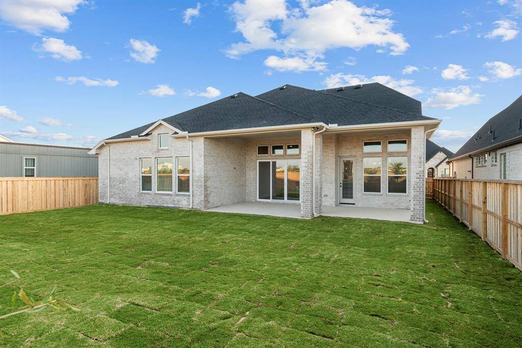 Welcome to The Broomfield by David Weekley Homes. Move-In-Ready Now!