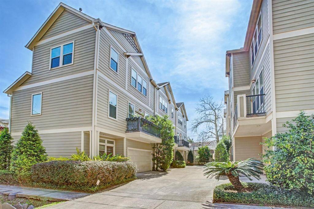 6 Unit complex within walking to Memorial Park, Buffalo Bayou , Johnny Steele Dog Park and downtown destinations!!