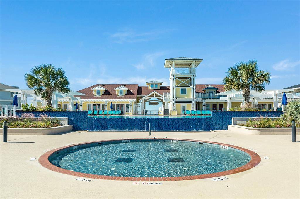 Pointe West Beach Club hot tub